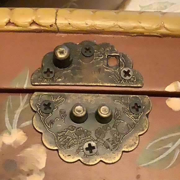 2 Vintage Hand Painted, wood, metal hinges, velvet lined, nestling boxes, flower - Picture 15 of 15